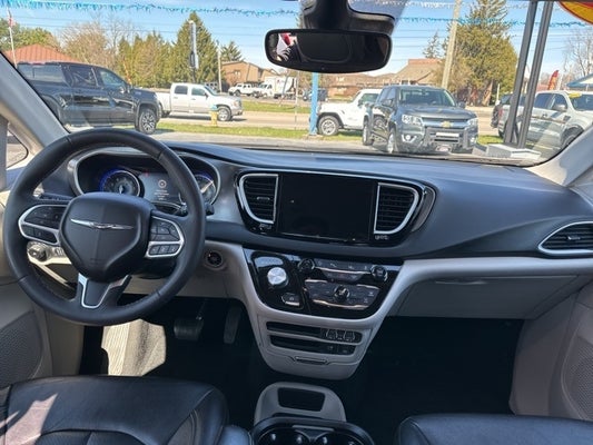 2022 Chrysler Pacifica Touring L in Newark, OH - Coughlin Hyundai of Heath