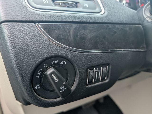 2016 Chrysler Town & Country Touring-L