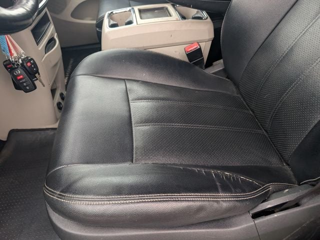 2016 Chrysler Town & Country Touring-L