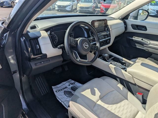 2024 Nissan Pathfinder SV