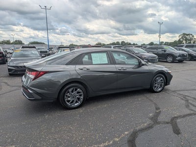 2024 Hyundai ELANTRA SEL