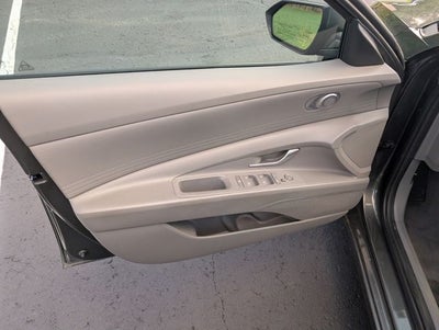 2024 Hyundai ELANTRA SE