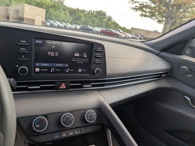 2024 Hyundai ELANTRA SE