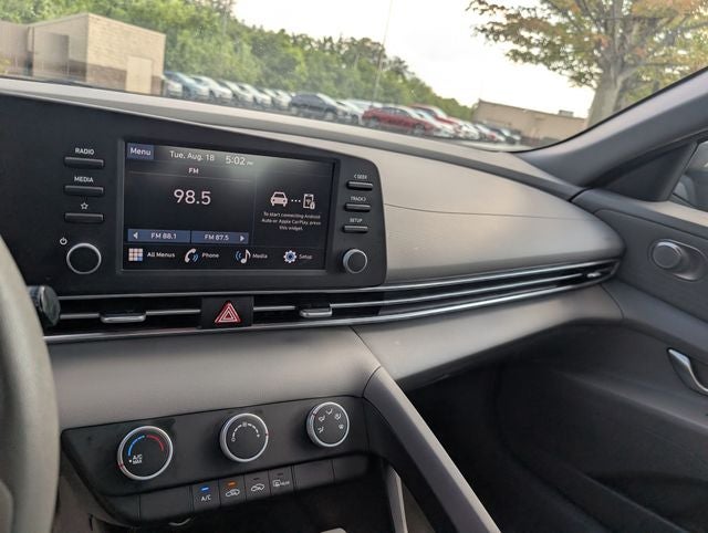 2024 Hyundai ELANTRA SE