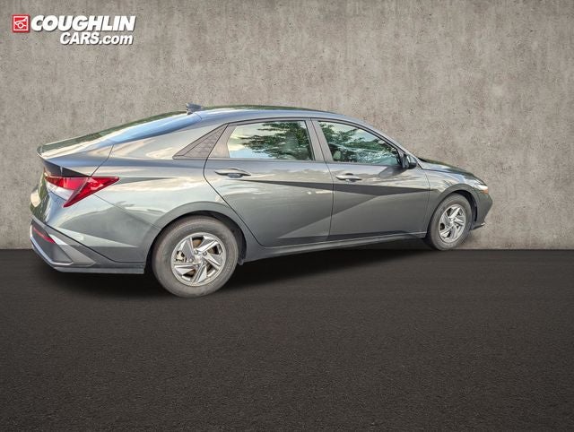 2024 Hyundai ELANTRA SE
