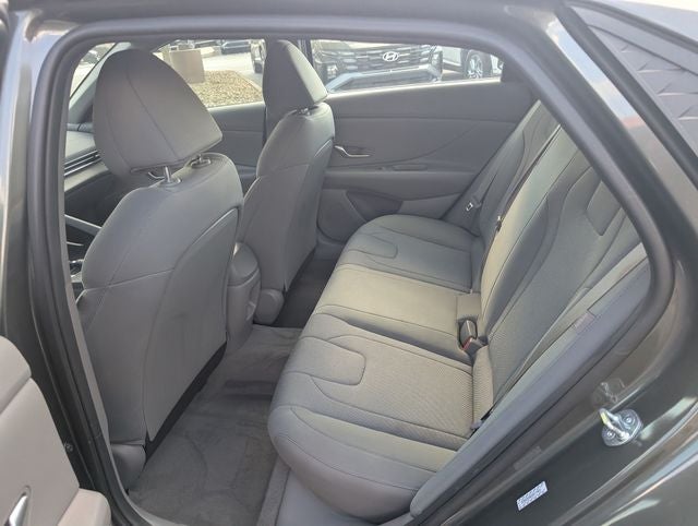 2024 Hyundai ELANTRA SE