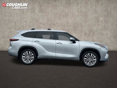 2025 Toyota Highlander Hybrid Platinum