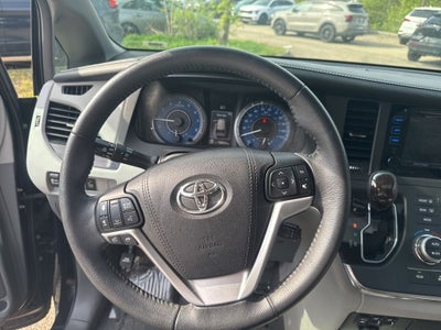 2017 Toyota Sienna XLE 7 Passenger
