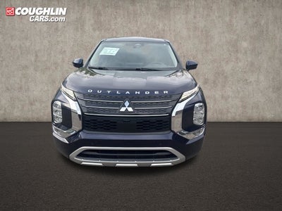 2022 Mitsubishi Outlander Base