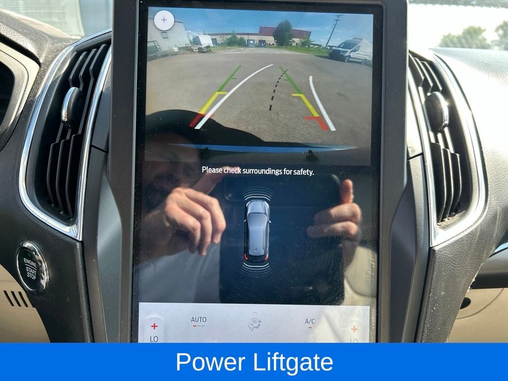 2022 Ford Edge Titanium