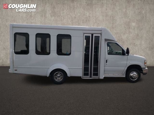 2011 Ford E-350SD Base Cutaway