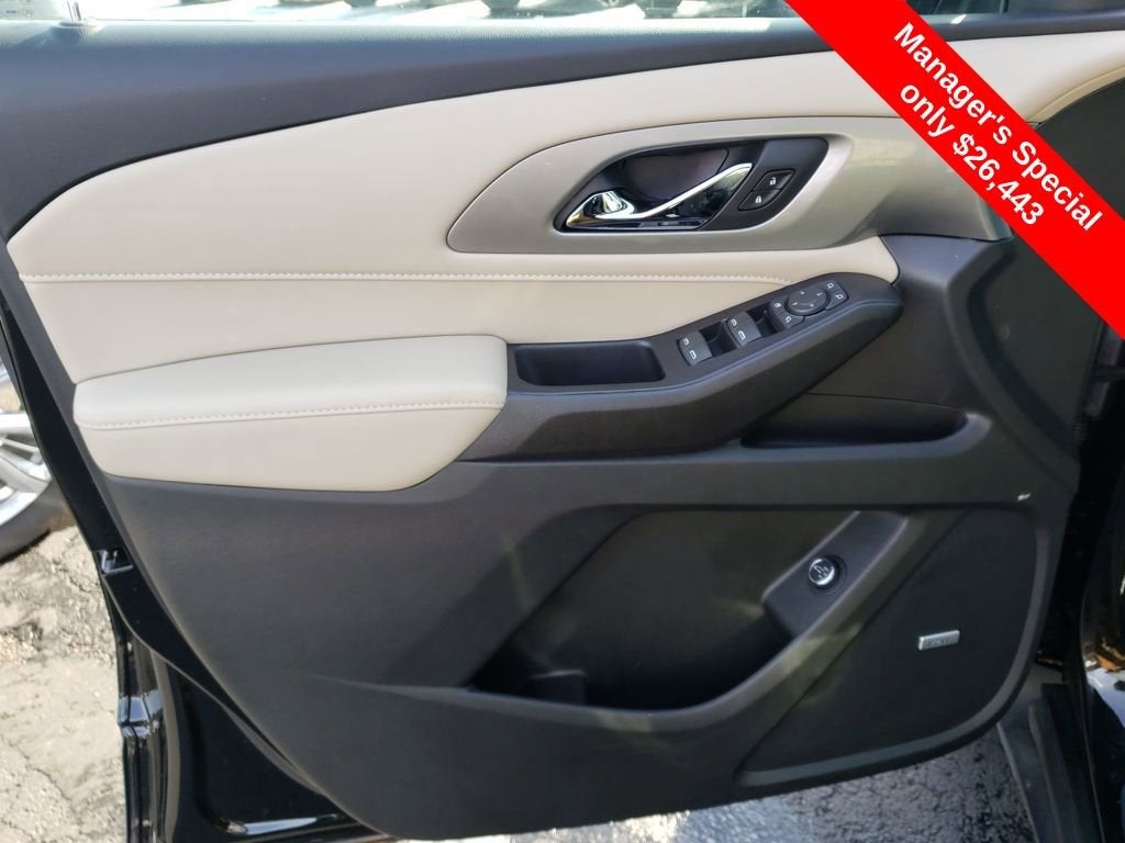 2022 Chevrolet Traverse LT Leather